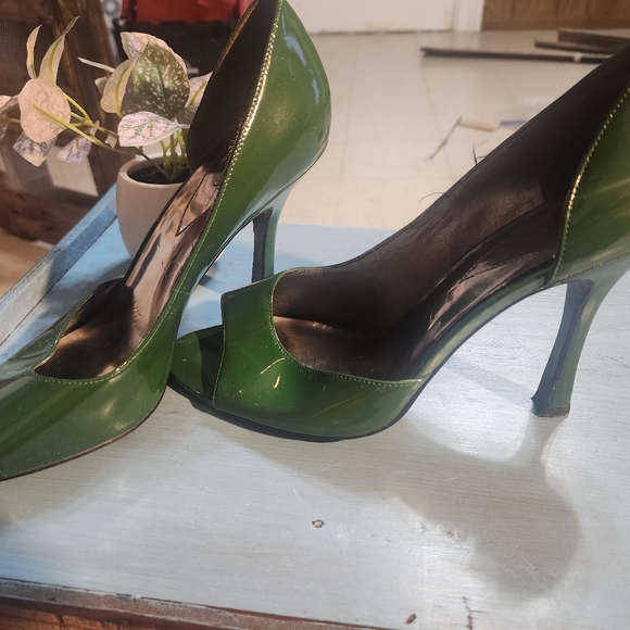💚 Guess Leather Heels. Size 7 💚 - Picture 2 of 5